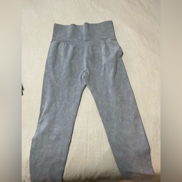 Super cute Amazon gray workout set - Picture 8 of 8